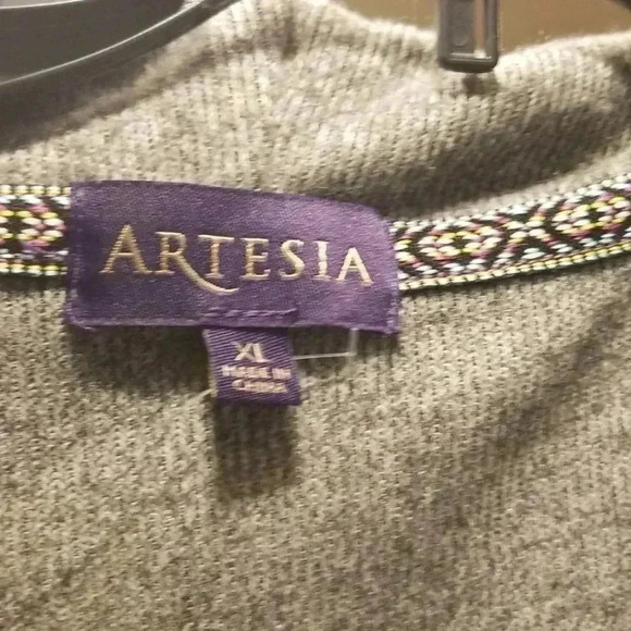 Sweater   - Picture 2 of 12